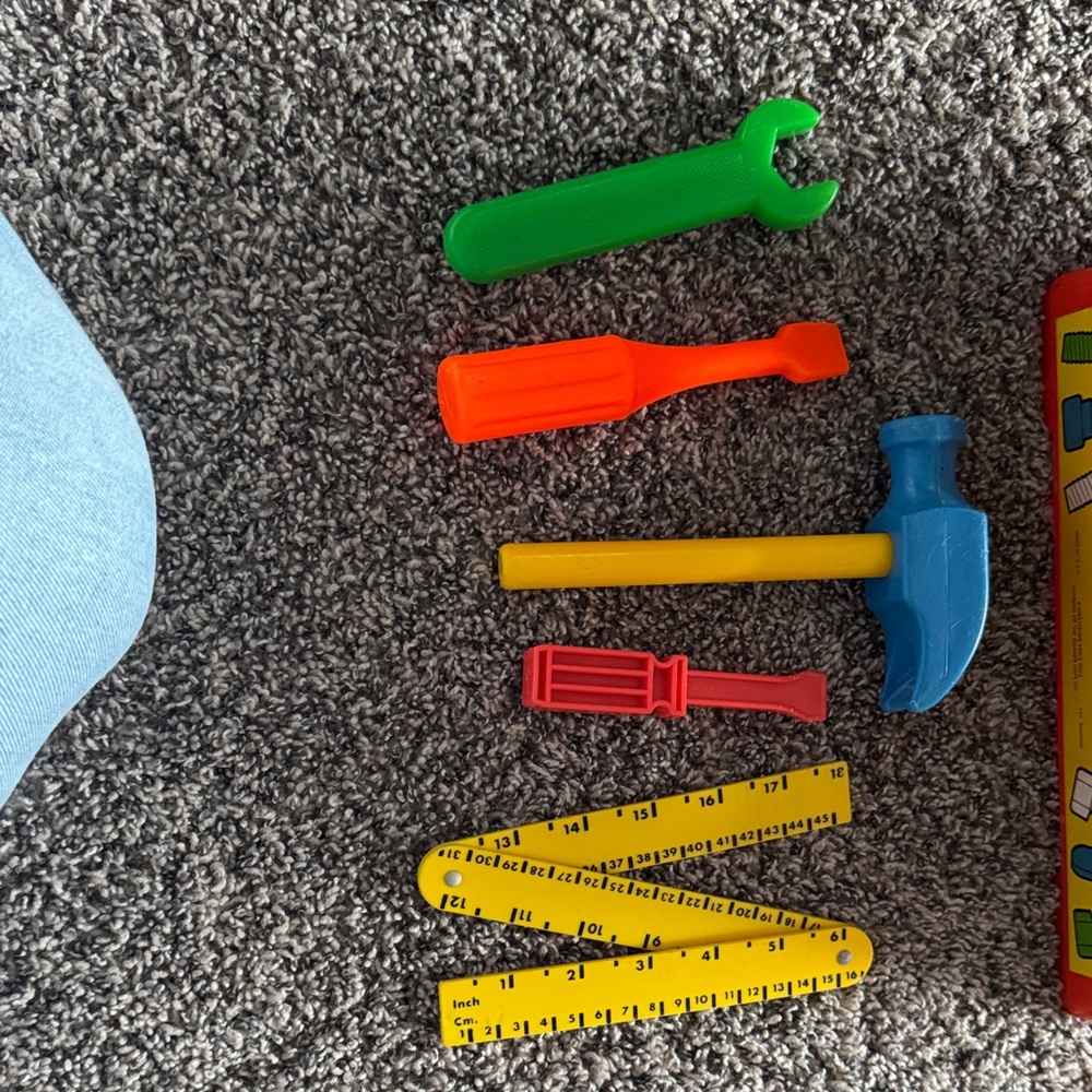 Vintage 1980 Fisher-Price Colorful Tool Bench Set - Picture 2 of 4